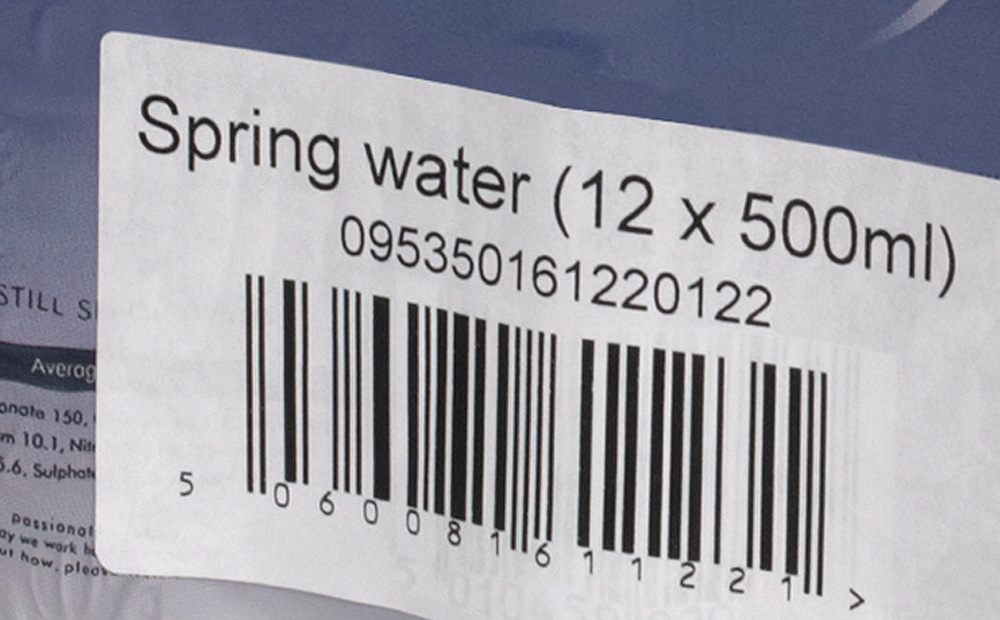 Videojet 9560 print and apply labeler applying wrap around label on plastic film beverage packaging.