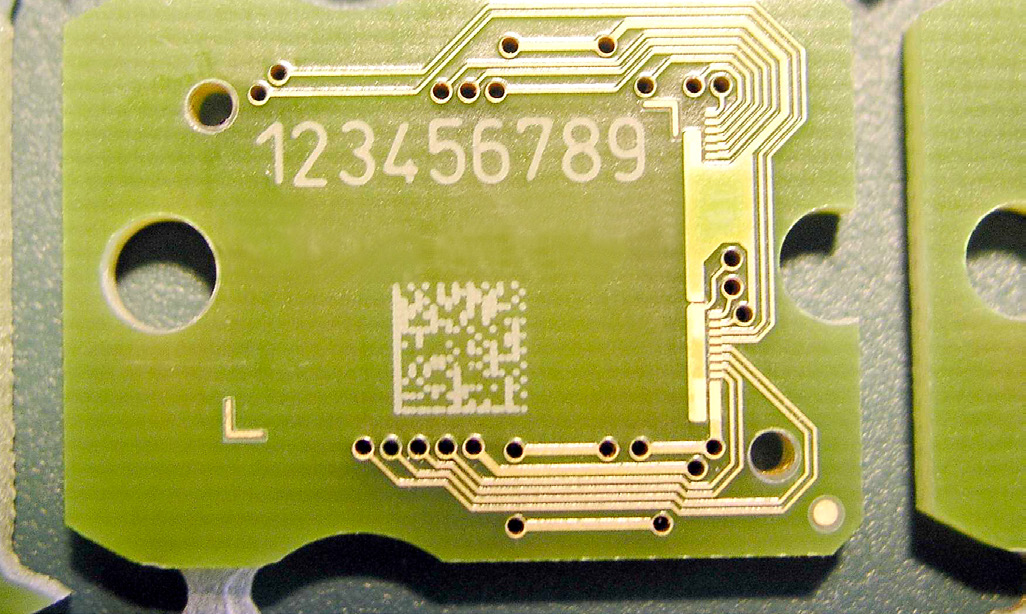 Electronic part laser marked with a 2D code